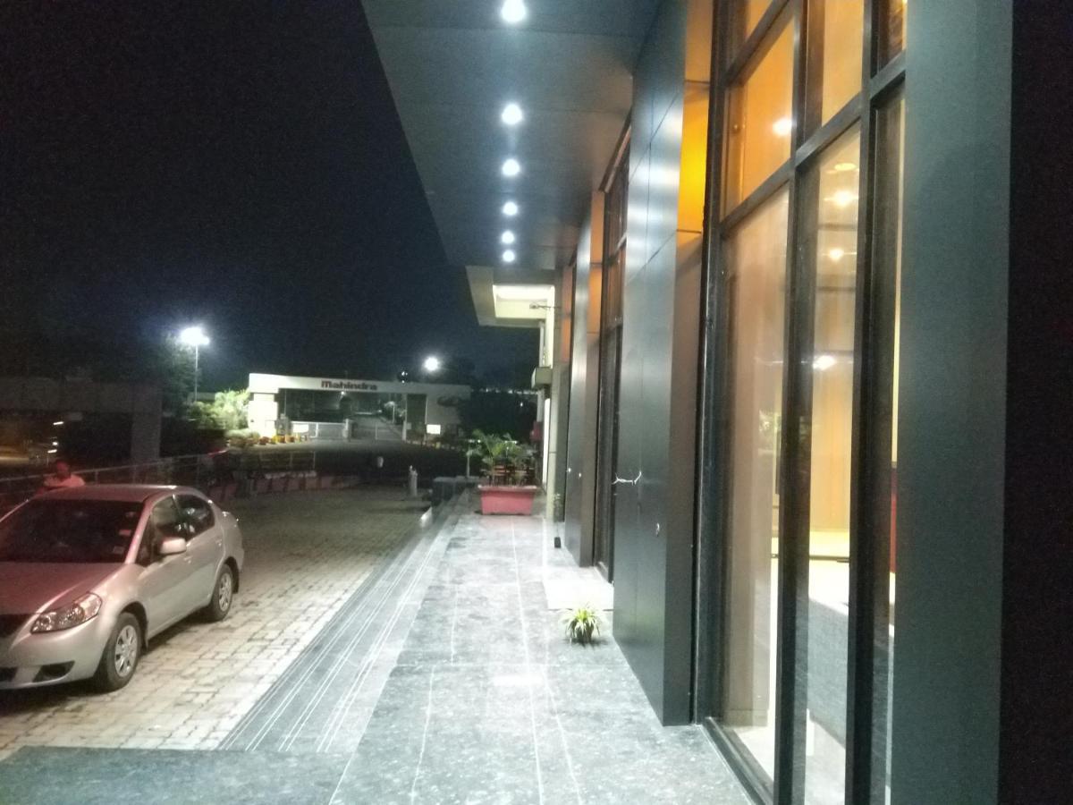Hotel Indus Inn Pune Exteriör bild