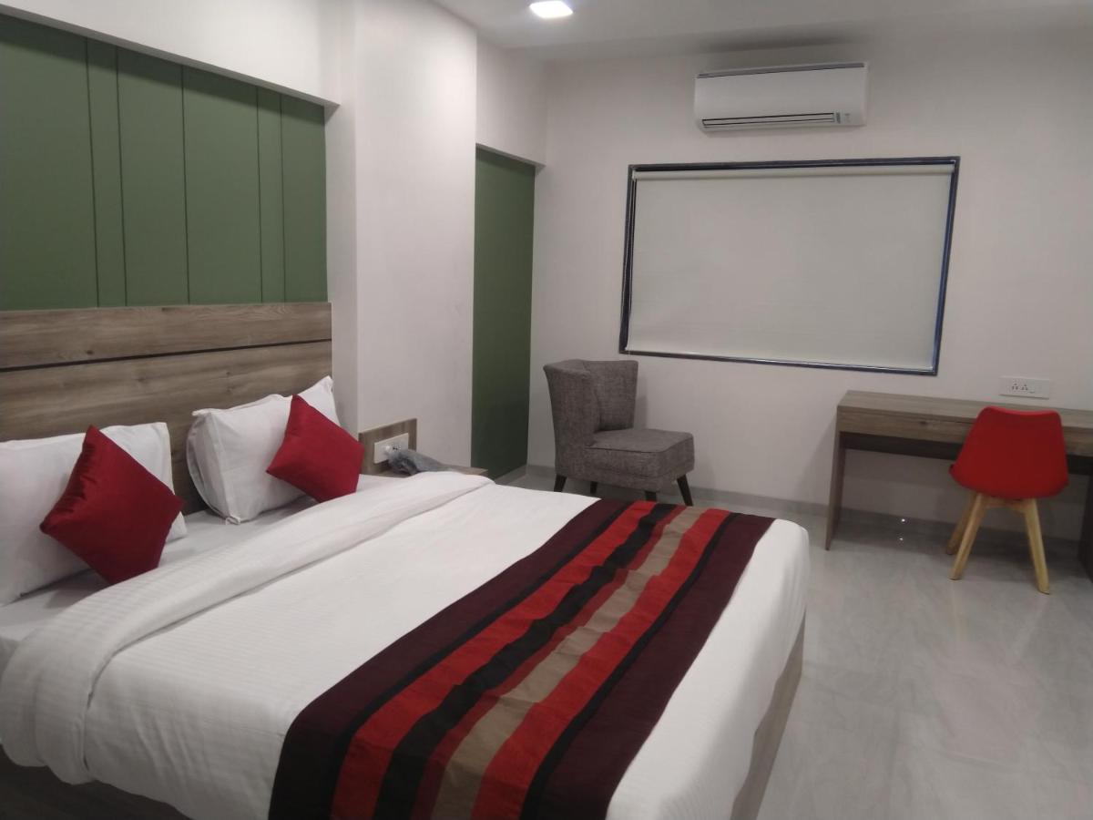 Hotel Indus Inn Pune Exteriör bild