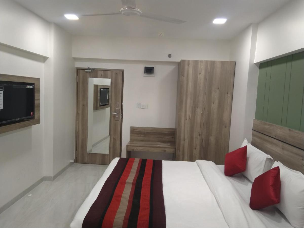 Hotel Indus Inn Pune Exteriör bild