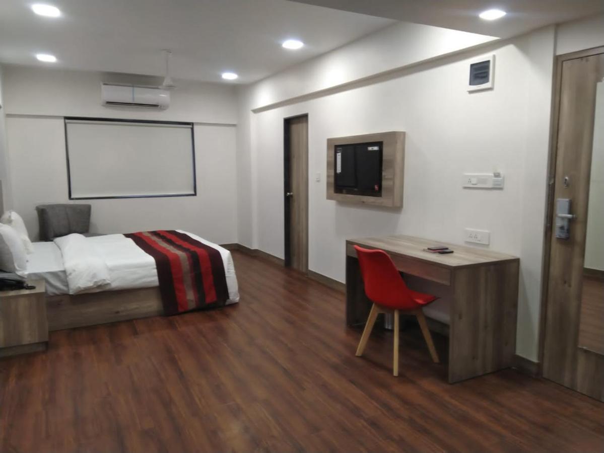 Hotel Indus Inn Pune Exteriör bild