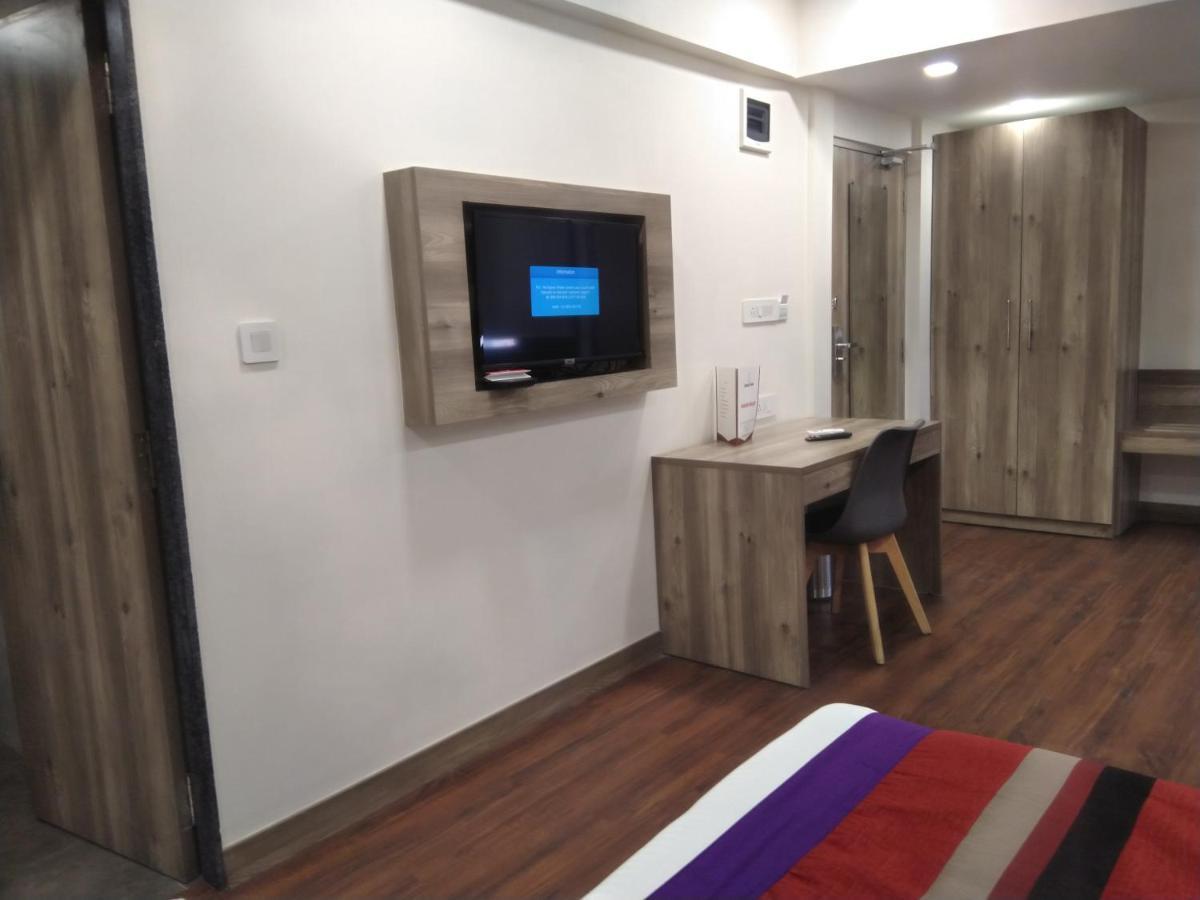 Hotel Indus Inn Pune Exteriör bild